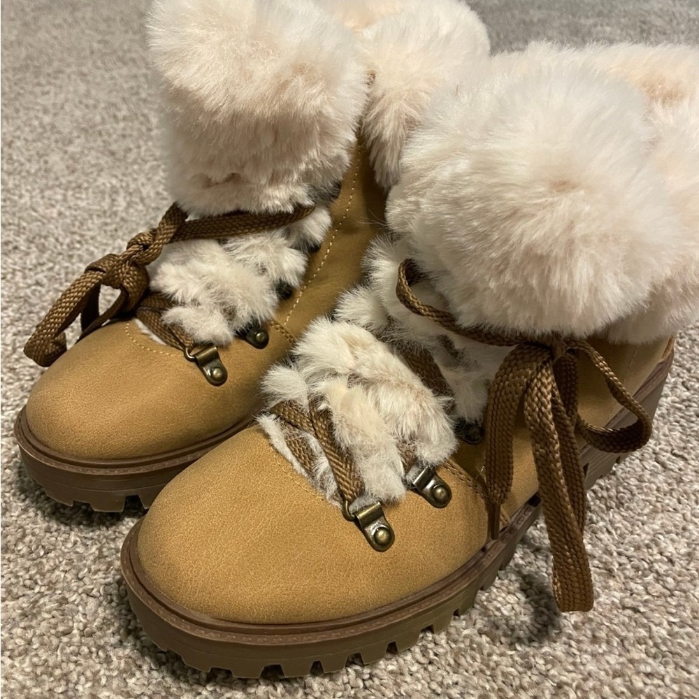 UNIONBAY Tan Boots with Plush White Lining